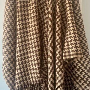 Brown Houndstooth Patterned Shawl